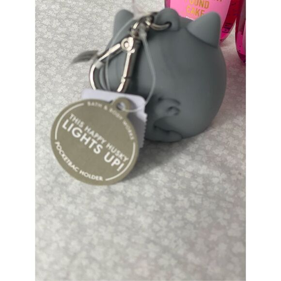 Bath and Body Works Puppy Pocketbac Holder and 3 Strawberry Pound Cake Pocketbac - Picture 5 of 6